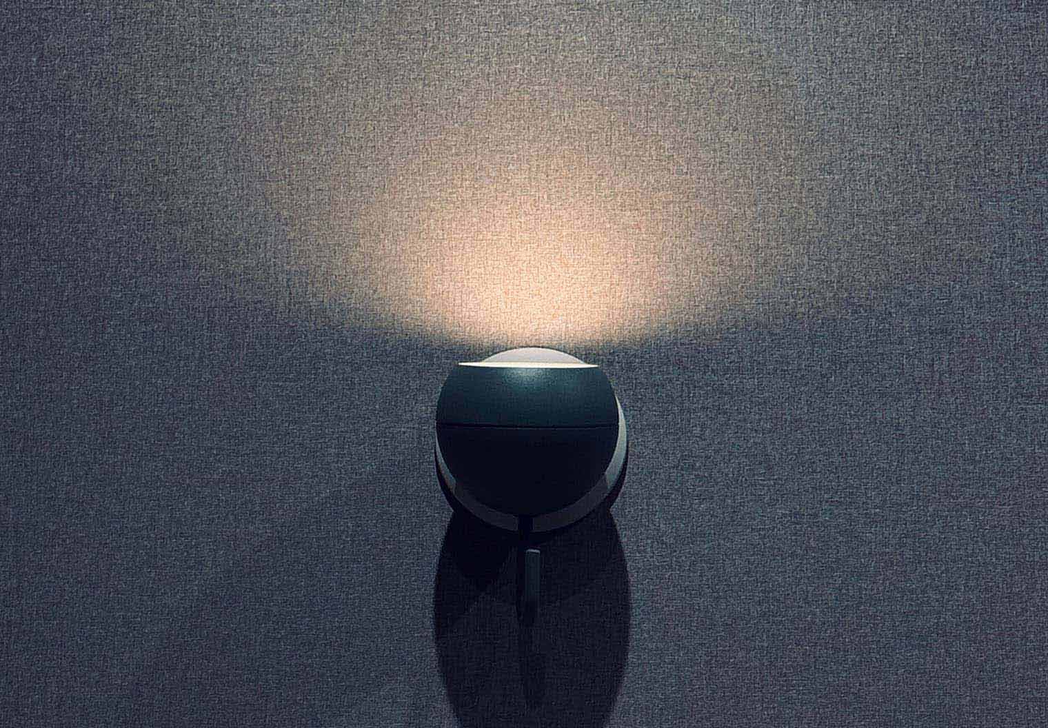 付属の壁付プレートを使用